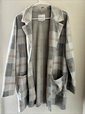 Dictionary Plaid Blazer in Gray & White Size Large Like New